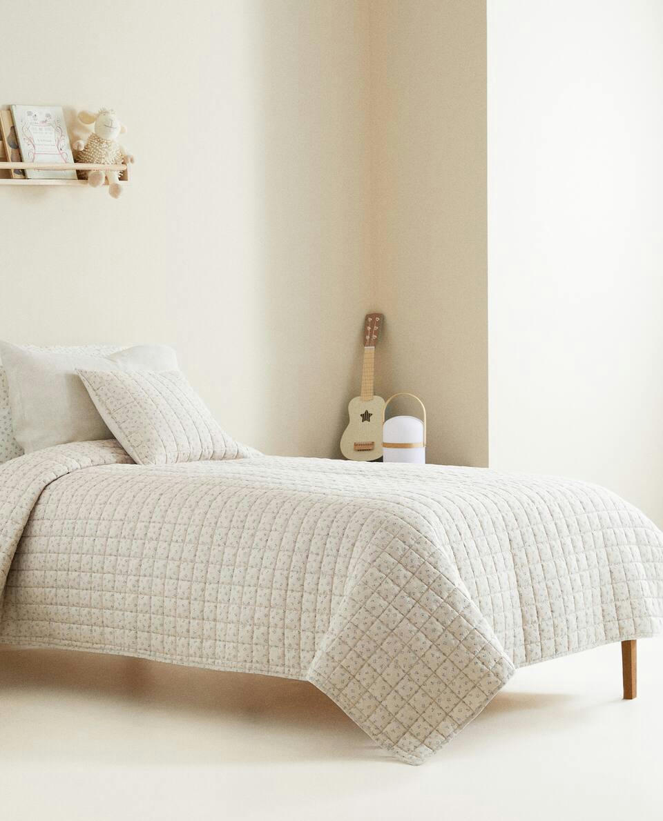 QUILTED FLORAL QUILT