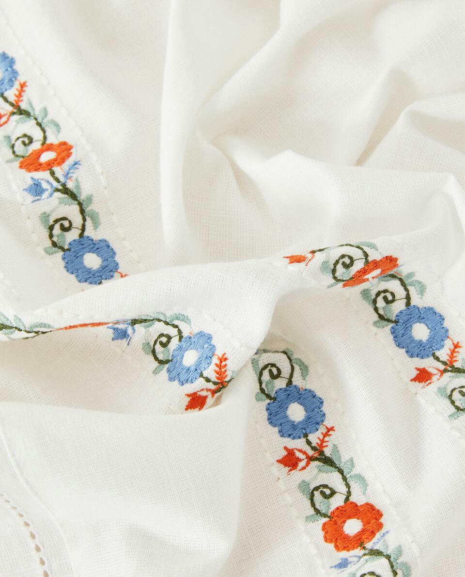 EMBROIDERED COTTON TABLECLOTH