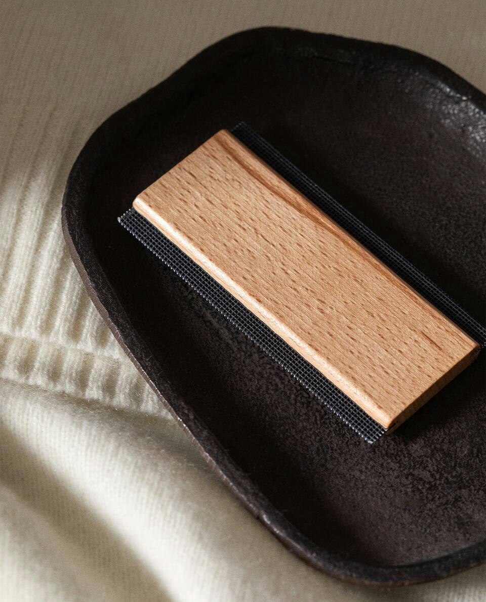 WOOD AND METAL CASHMERE BRUSH