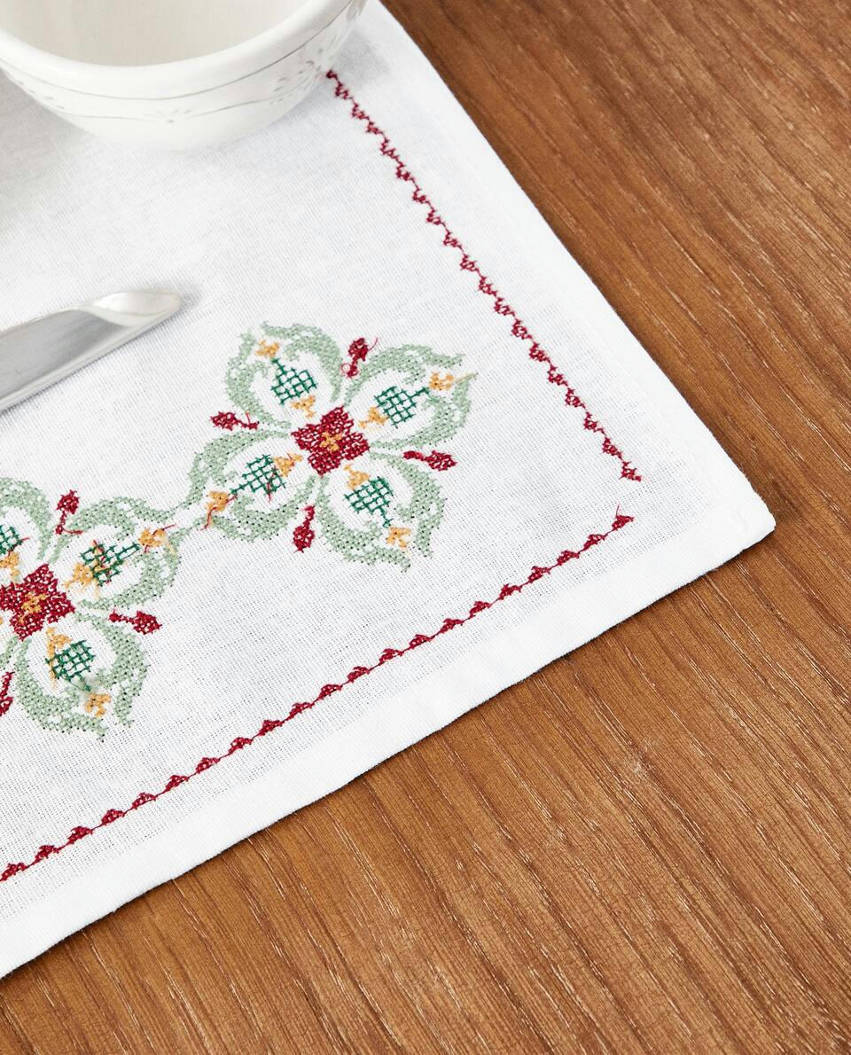 EMBROIDERED COTTON LINEN PLACEMAT