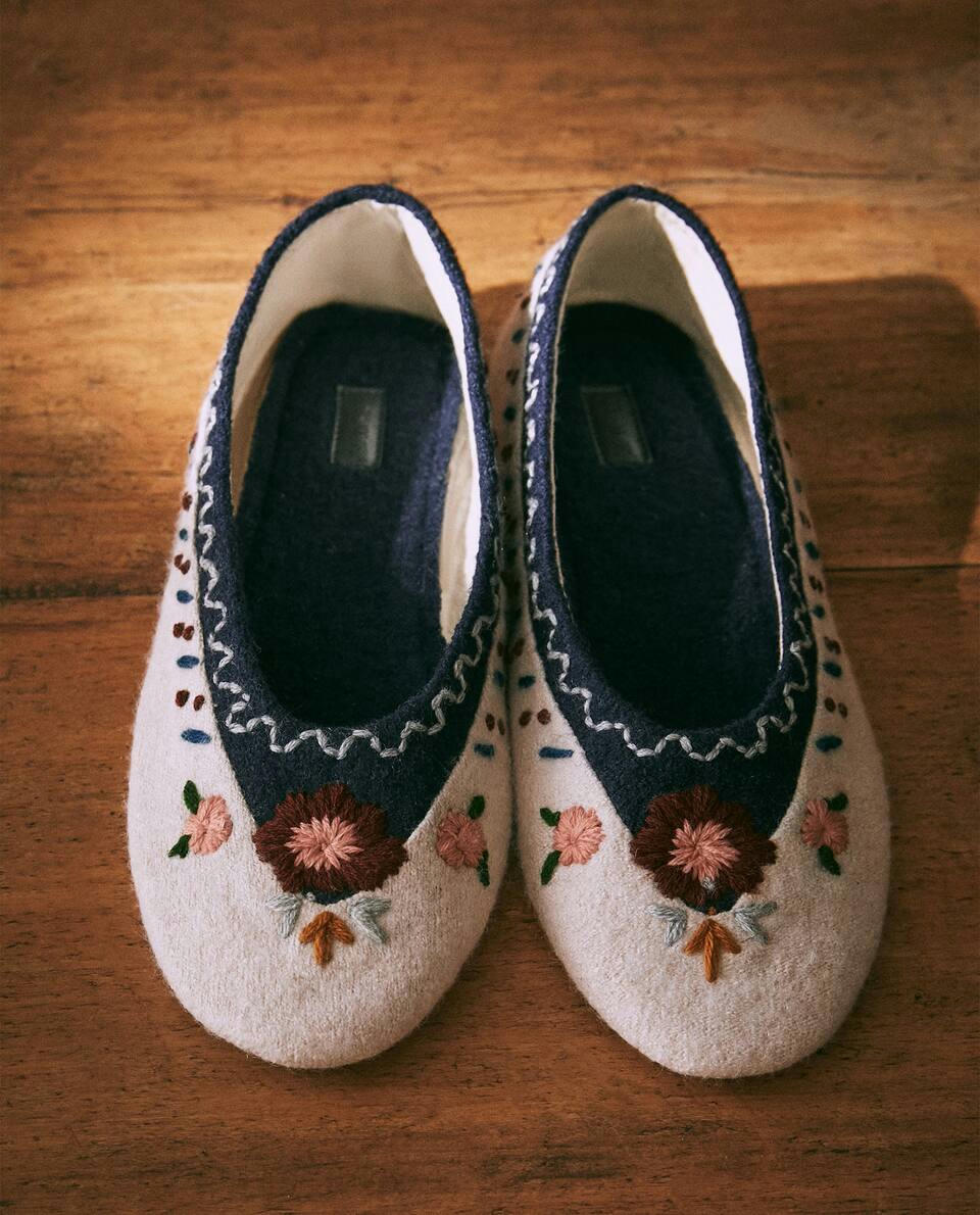 CHILDREN'S EMBROIDERED BALLERINAS