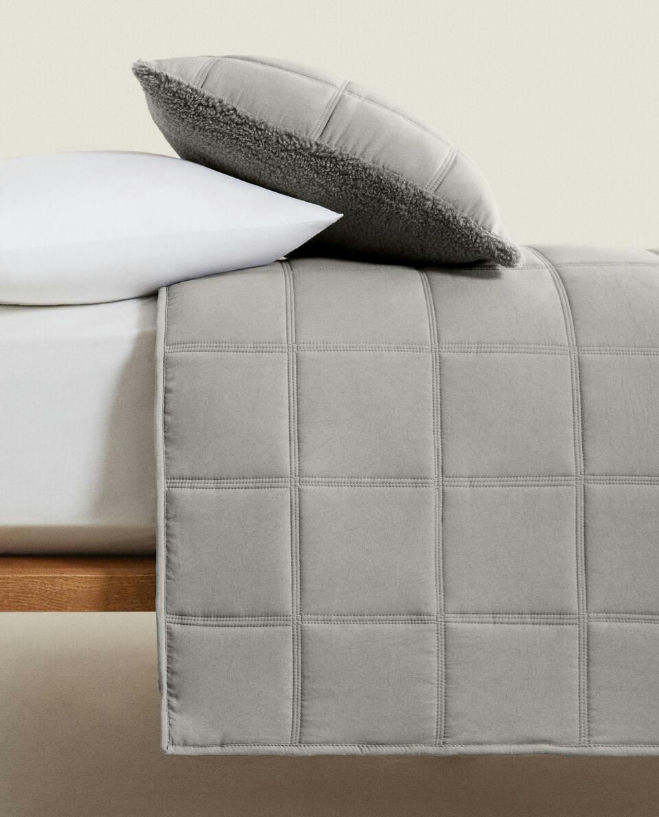 REVERSIBLE CHECKED QUILT