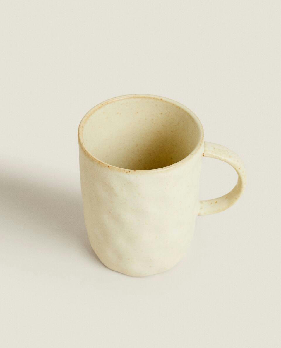 TEXTURED STONEWARE MUG