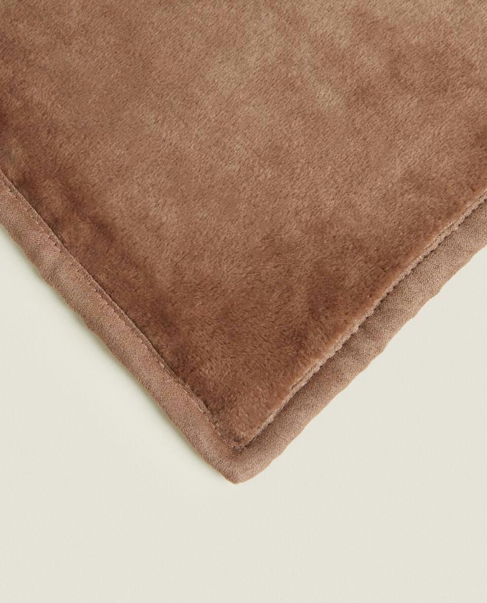 SHORT FAUX FUR FLEECE BLANKET