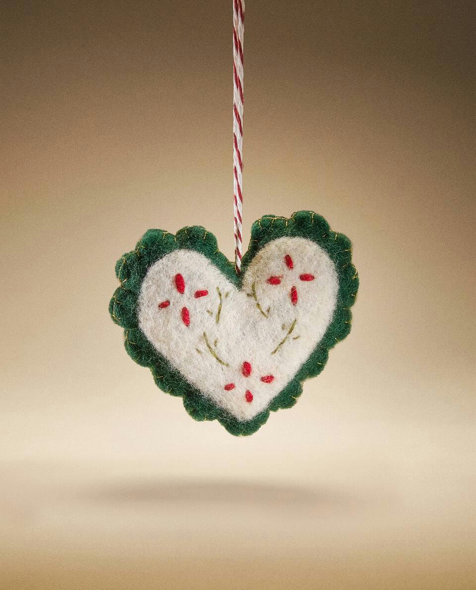 FELT HEART CHRISTMAS DECORATION