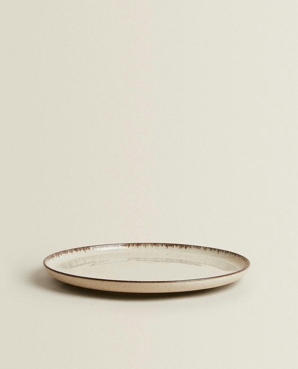 PORCELAIN TABLEWARE WITH ANTIQUE FINISH RIM