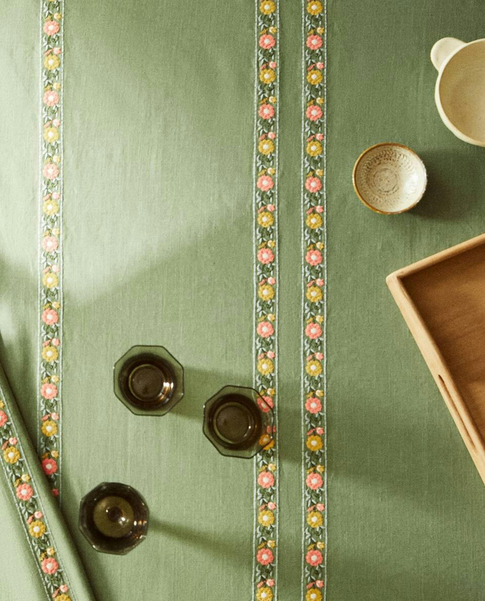 EMBROIDERED COTTON TABLECLOTH