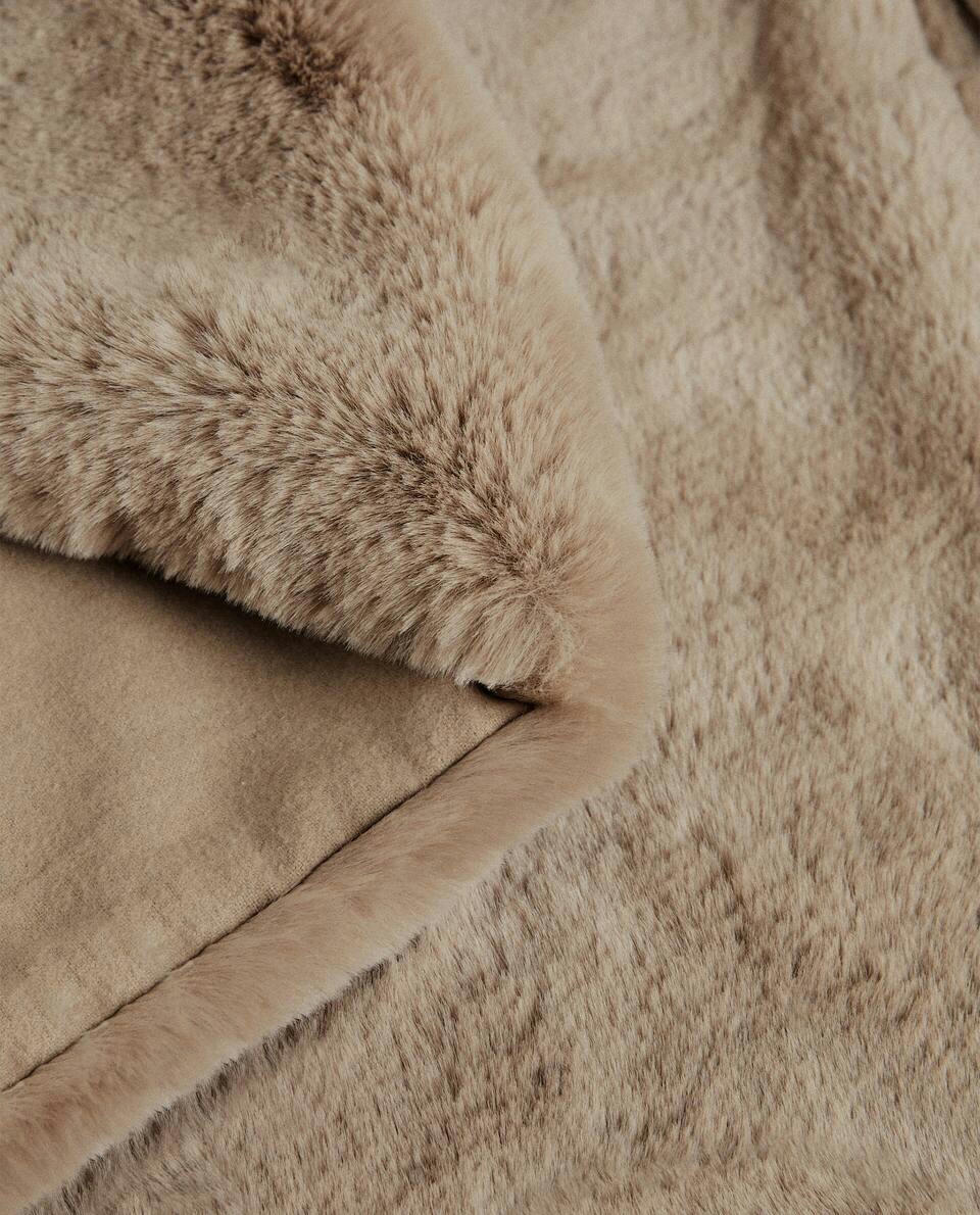 DOUBLE-TEXTURED FAUX FUR BLANKET