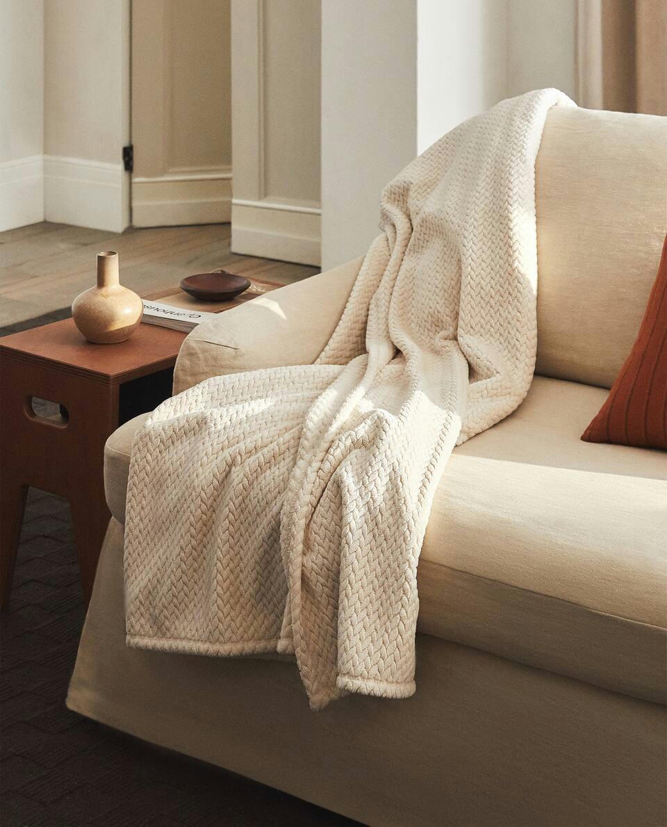 WOVEN FLEECE BLANKET