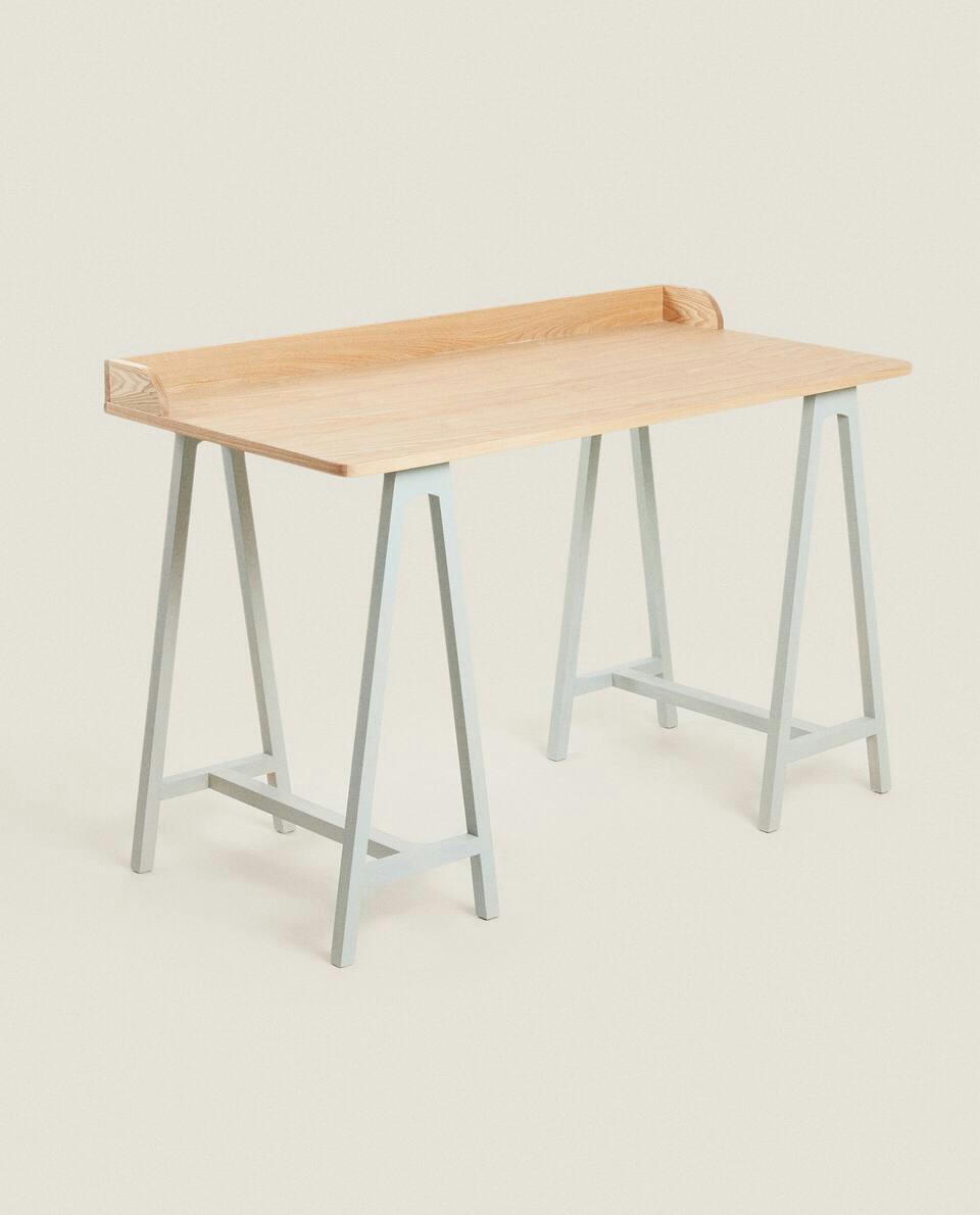 TRESTLE DESK
