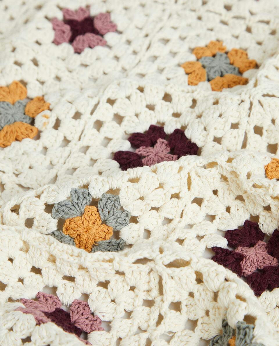CHILDREN’S FLORAL CROCHET BLANKET