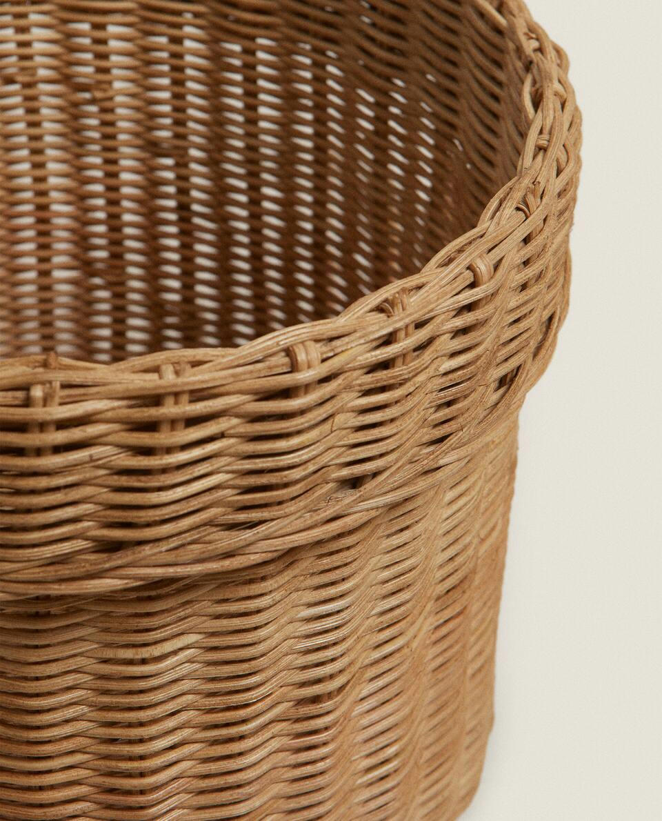 RATTAN BASKETS WITH FOLD-OVER EDGE