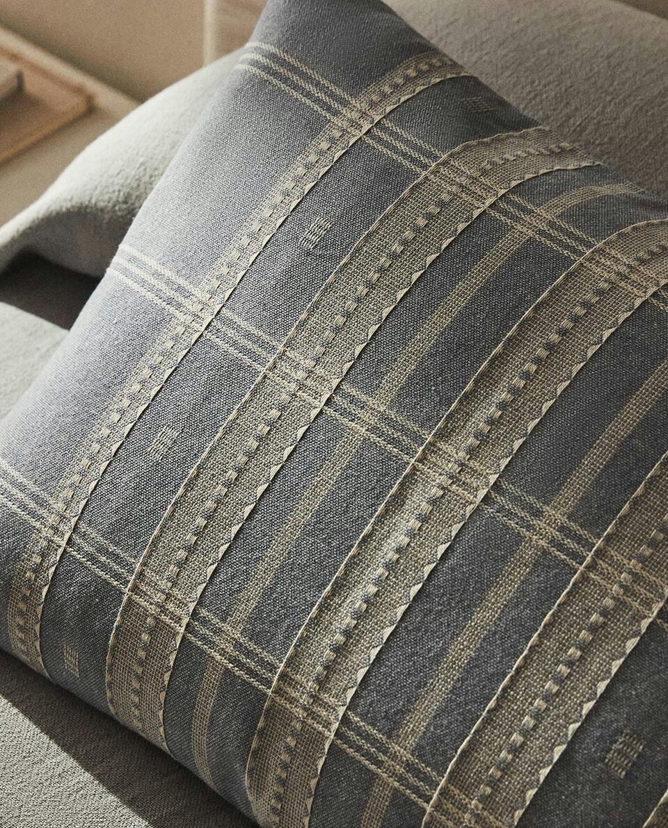 GEOMETRIC JACQUARD CUSHION COVER