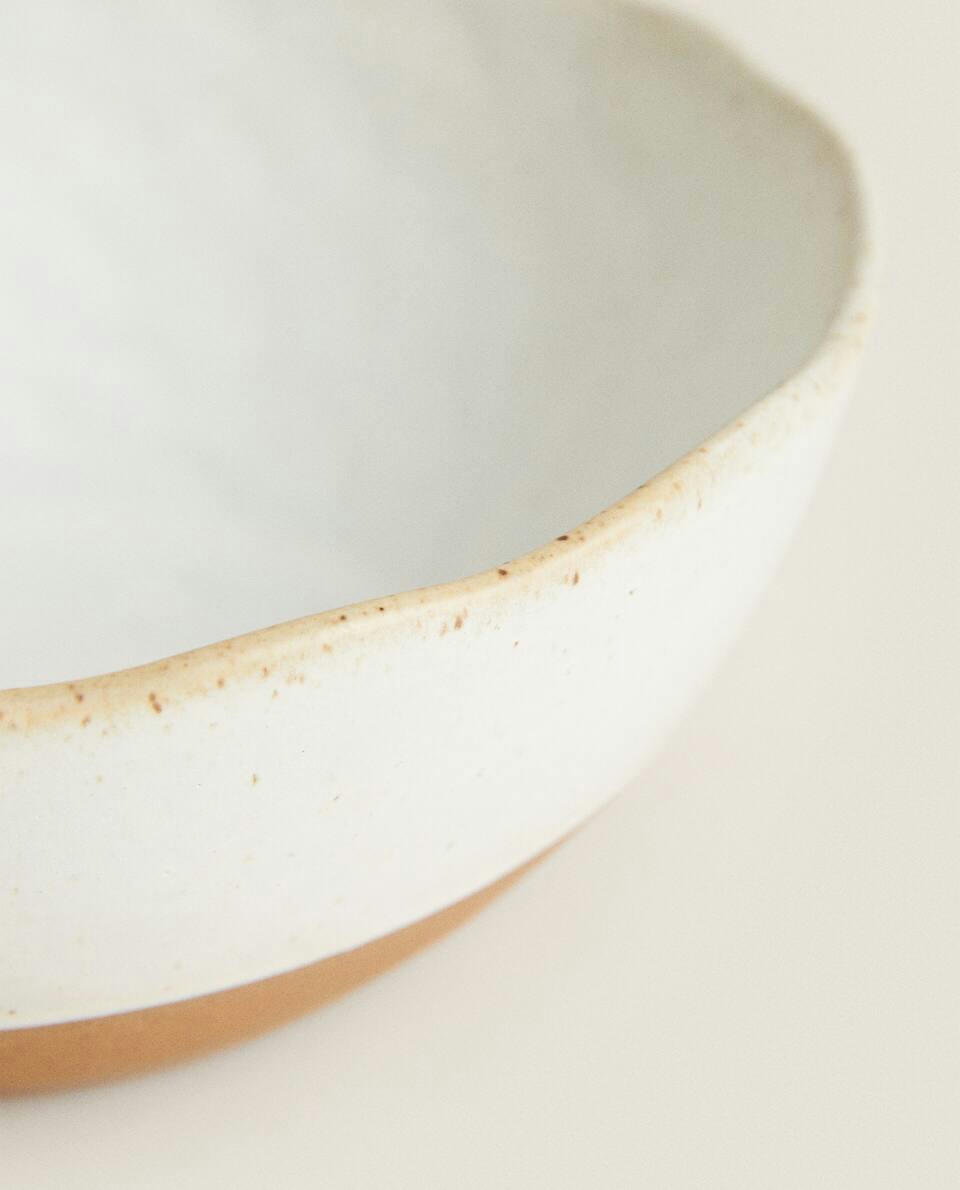 STONEWARE SET WITH RAISED DESIGN