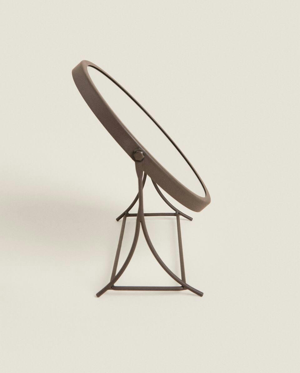 MAGNIFIER VANITY MIRROR WITH STRUCTURE