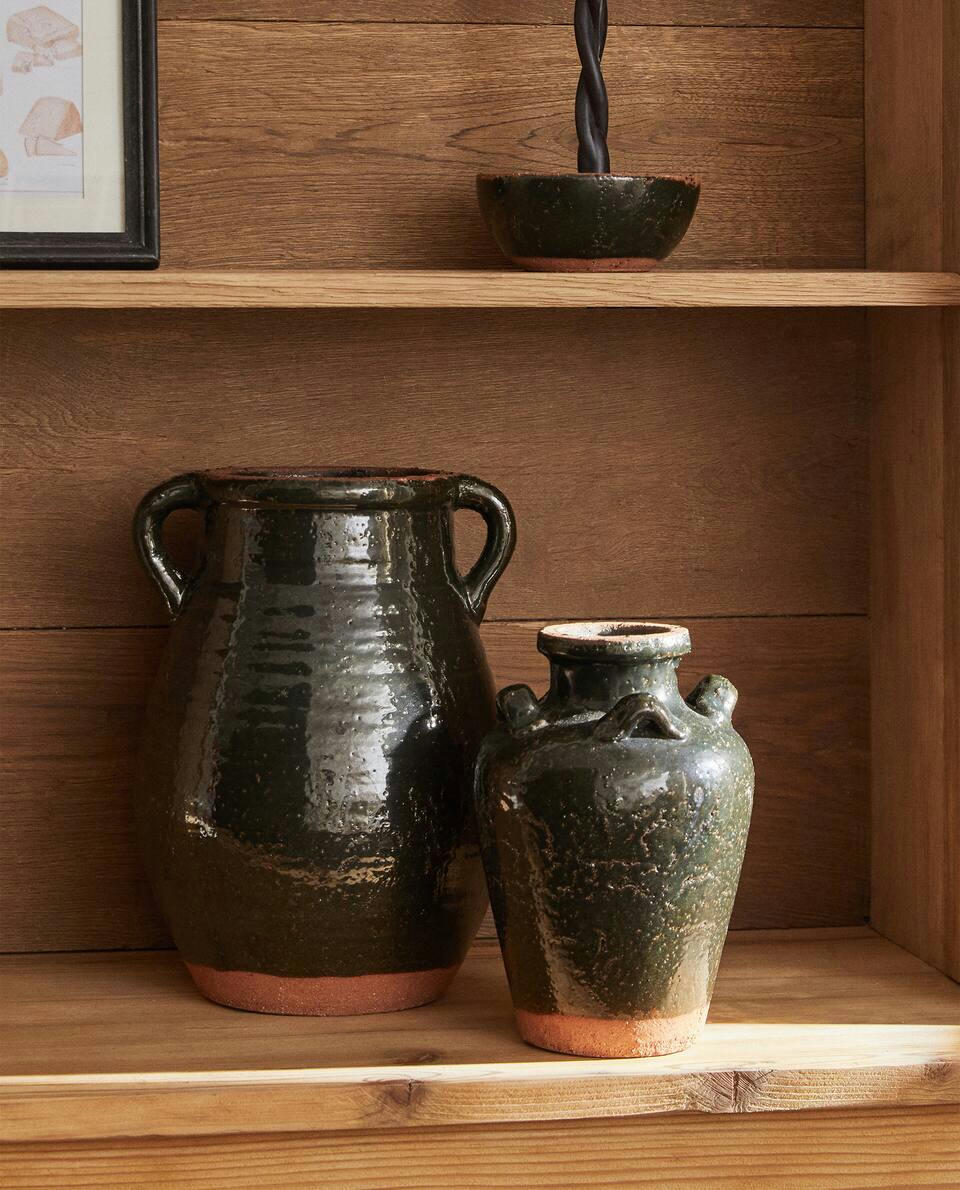 CERAMIC VASE WITH HANDLES