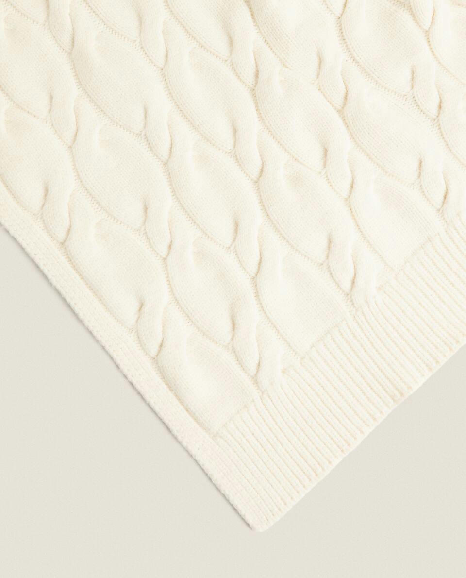 ELASTIC DESIGN BLANKET