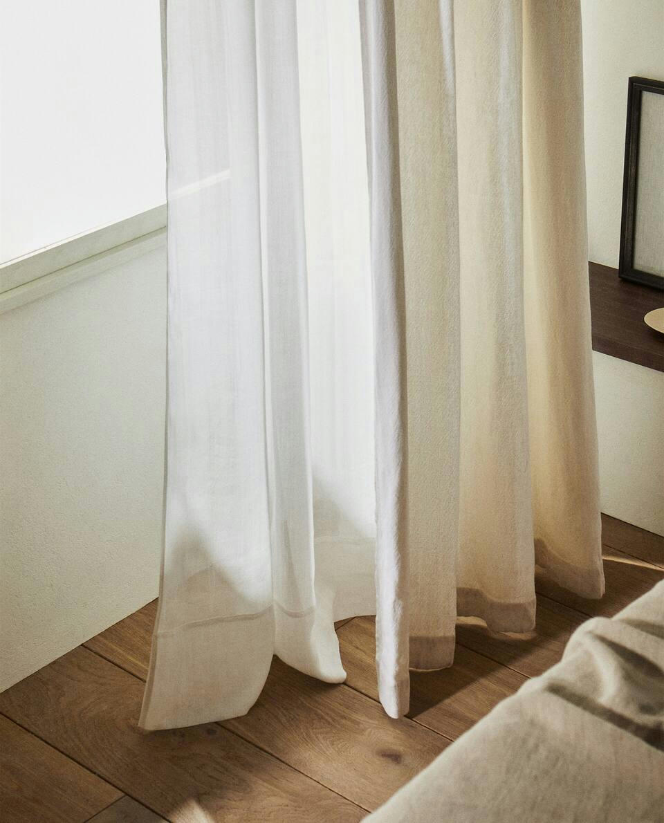 CURTAIN WITH CREASED EFFECT