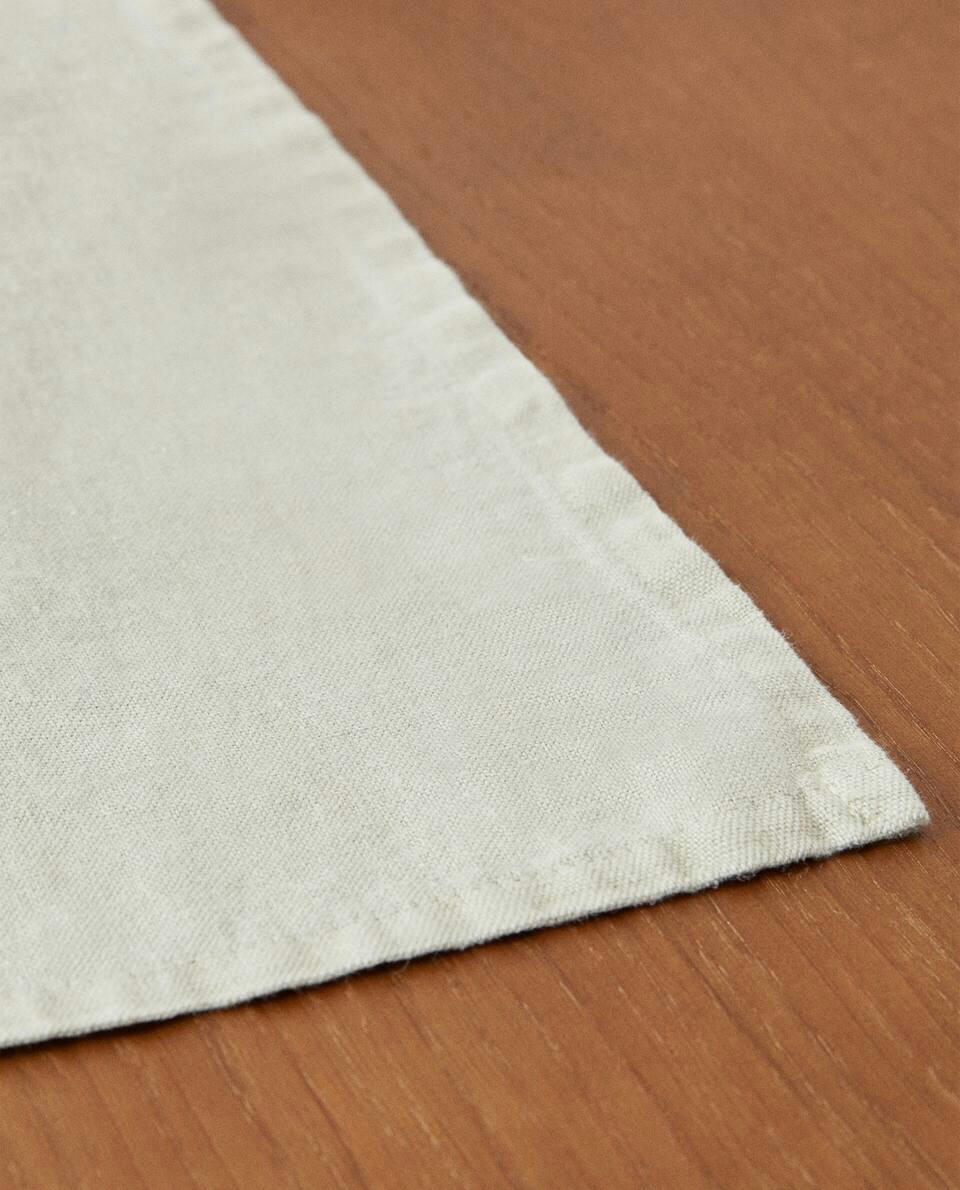 EMBROIDERED LINEN PLACEMAT