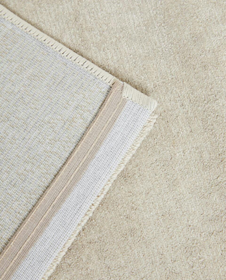 SOFT-TOUCH TEXTURED RUG