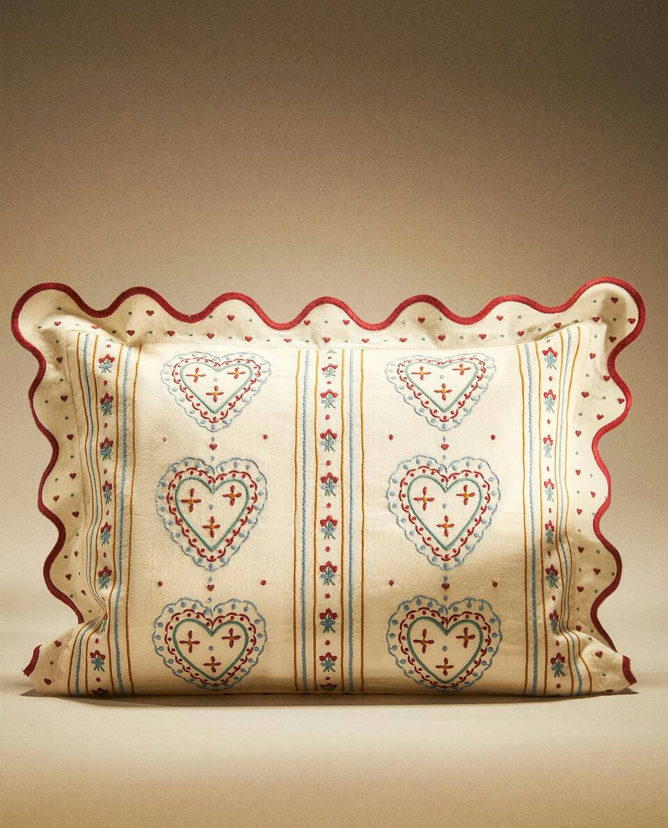 CHILDREN'S CHRISTMAS HEARTS COTTON CUSHION COVER