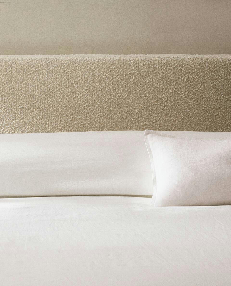 HEADBOARD WITH BOUCLé COVER