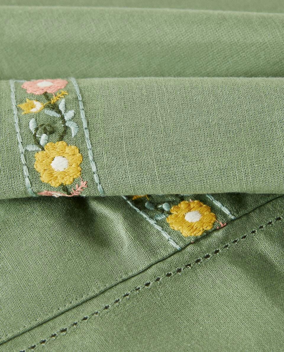 EMBROIDERED COTTON TABLECLOTH