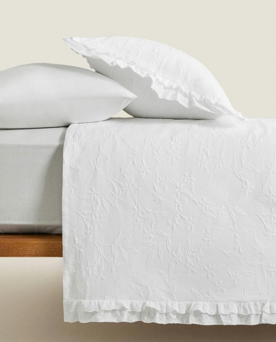 RUFFLE TRIM BEDSPREAD