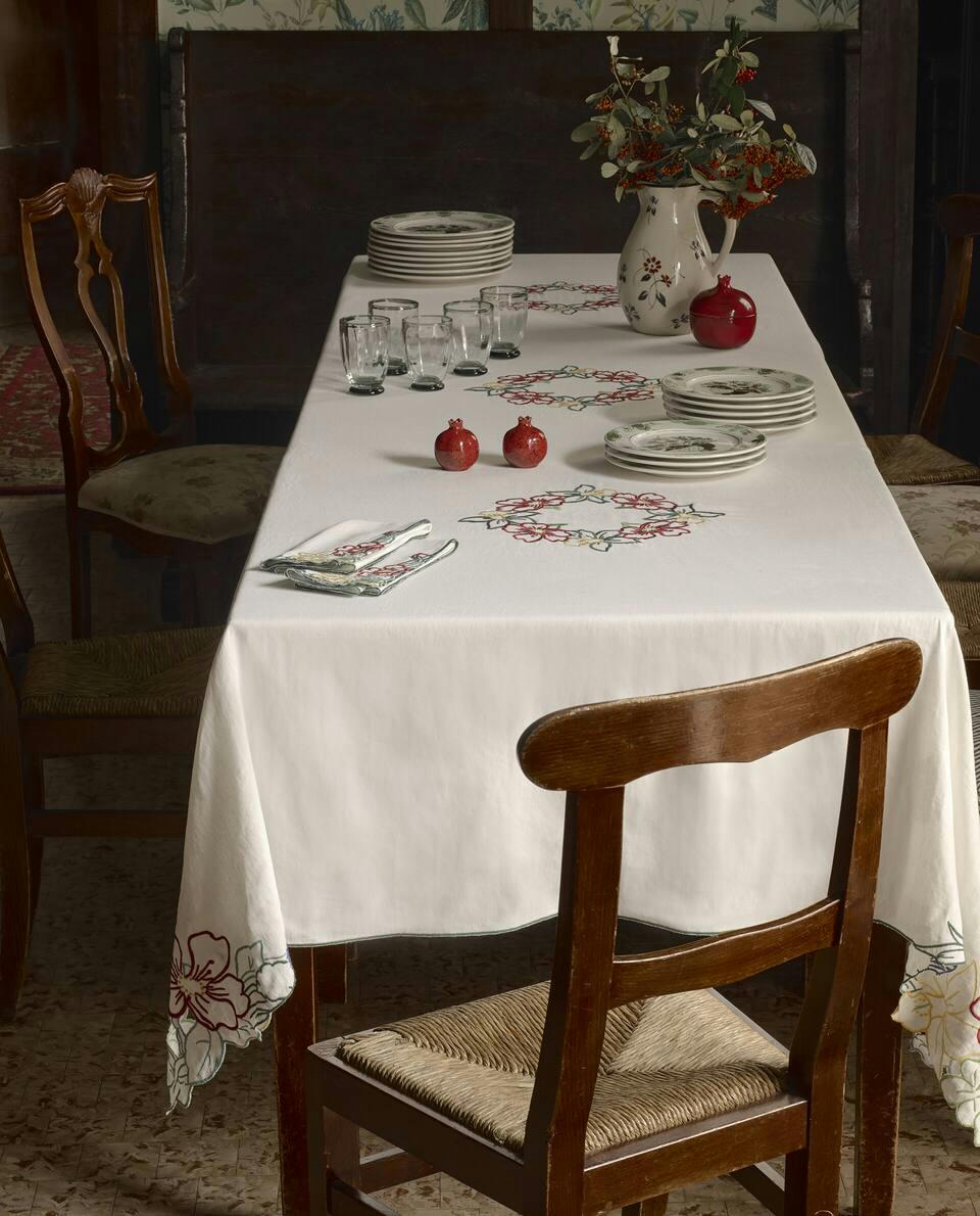 RAMIE TABLECLOTH WITH FLORAL EMBROIDERY