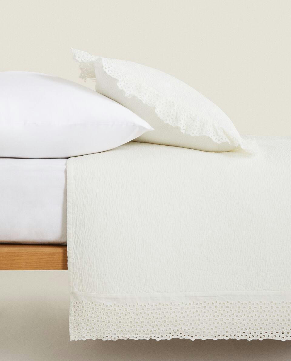 COTTON BEDSPREAD WITH EMBROIDERED RUFFLED TRIMS
