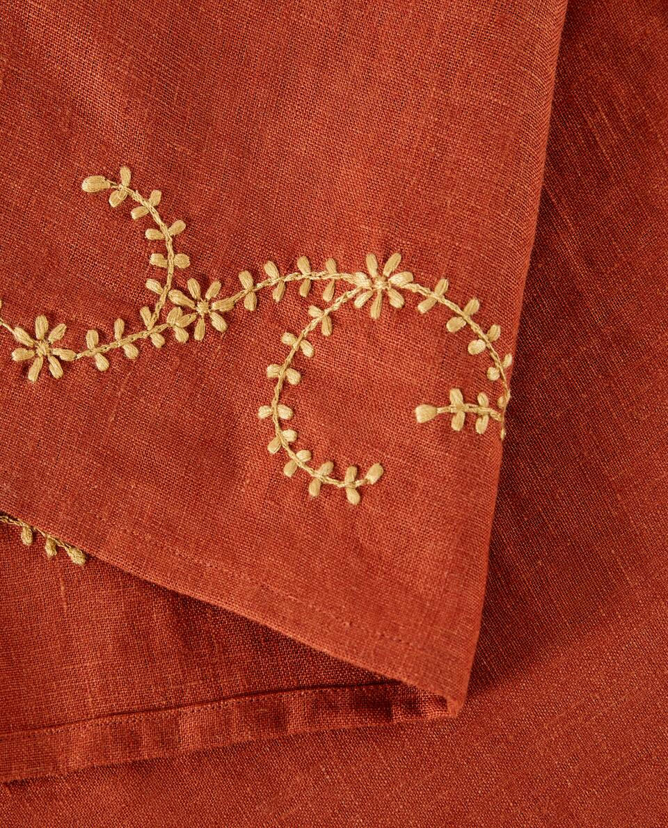 EMBROIDERED LINEN TABLE RUNNER