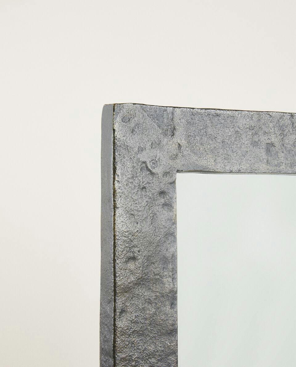 WALL MIRROR WITH METAL FRAME