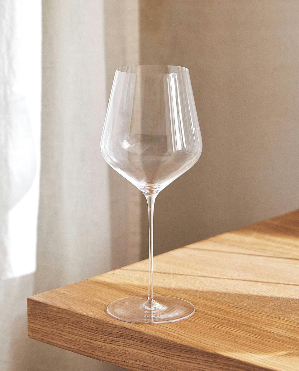 BLOWN CRYSTALLINE WINE GLASS