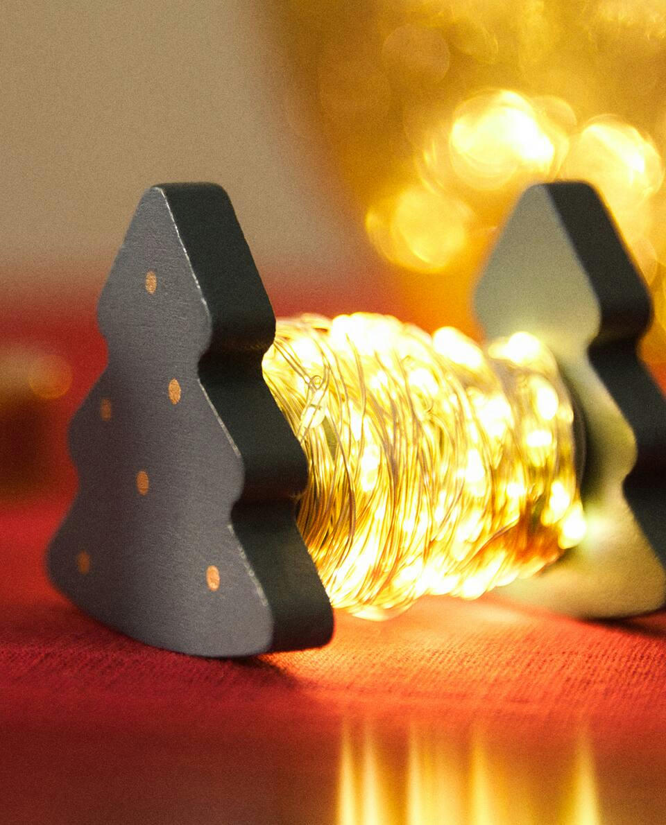 CHILDREN’S CHRISTMAS LIGHT GARLAND