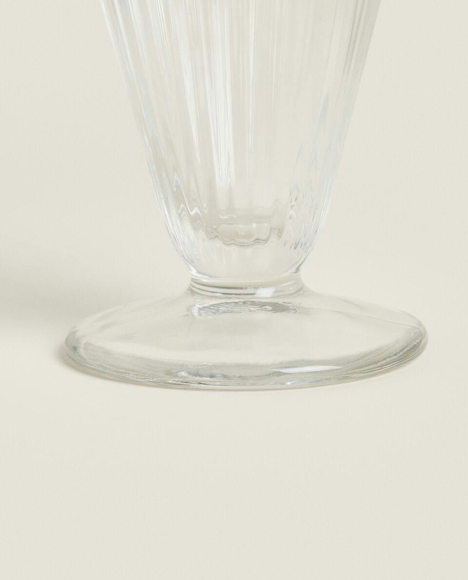 ICE-CREAM CUP WITH LINES