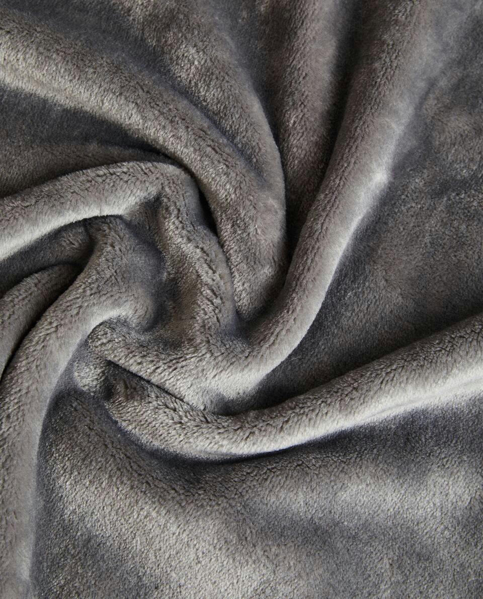 SHORT FAUX FUR FLEECE BLANKET