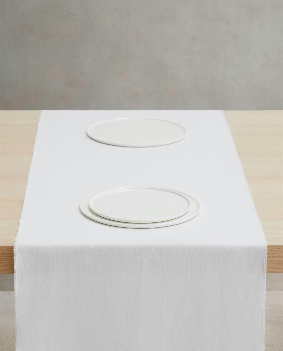 TABLE RUNNER 01