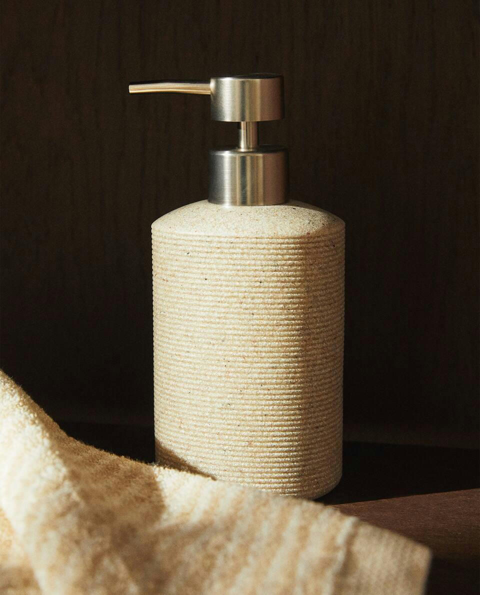 STRIPED RESIN BATHROOM SET