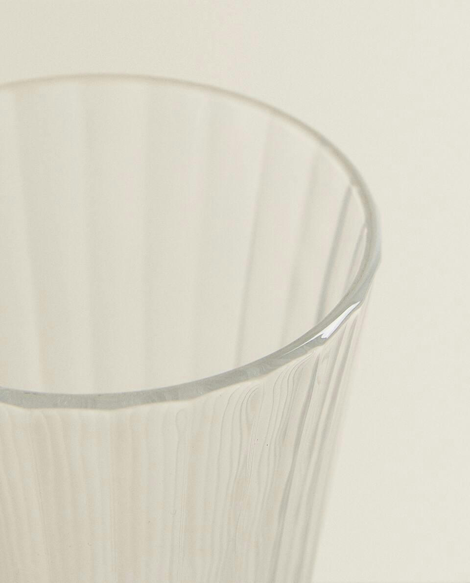 CUT CRYSTALLINE WINE GLASS