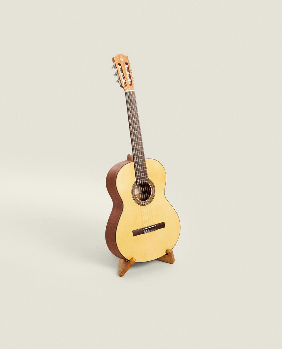 ALHAMBRA CLASSICAL GUITAR