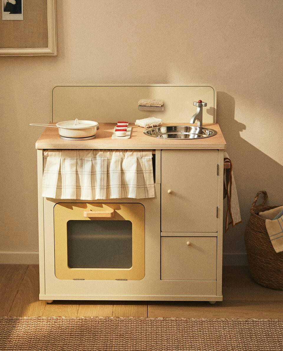 CHILDREN'S WOODEN PLAY KITCHEN