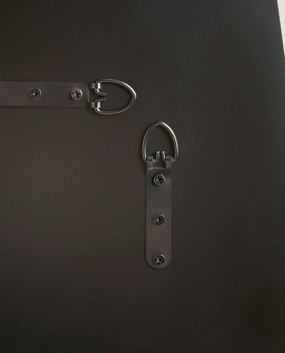 IRREGULAR-SHAPED MIRROR