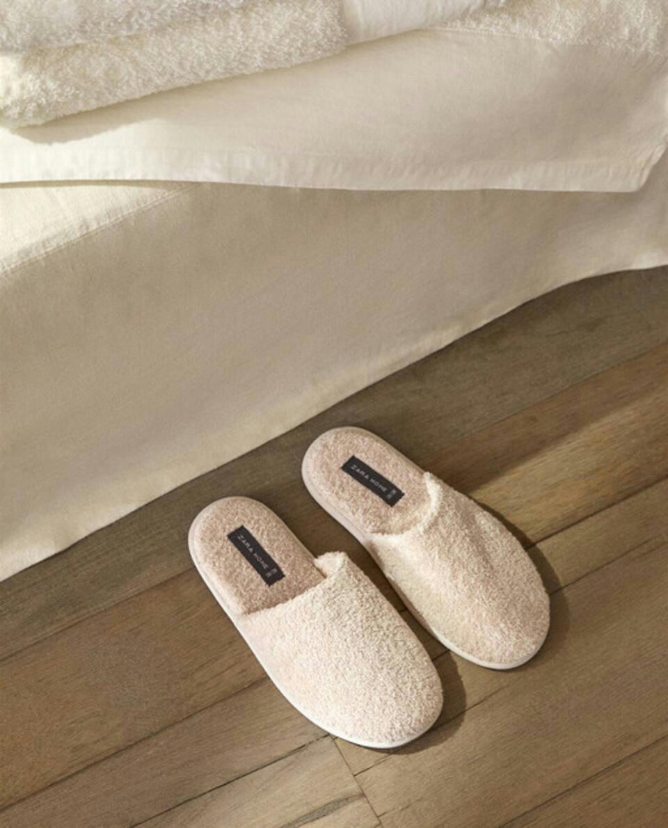 TERRY BATHROOM SLIPPERS
