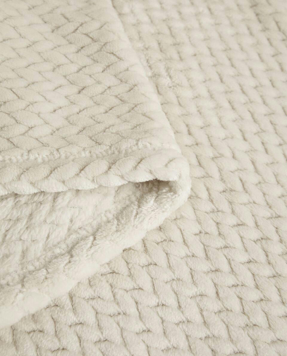 WOVEN FLEECE BLANKET