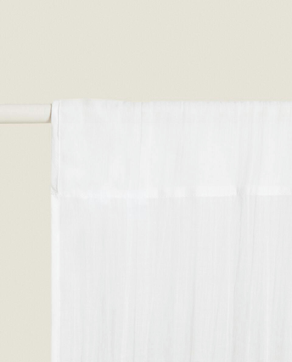 CURTAIN WITH CREASED EFFECT