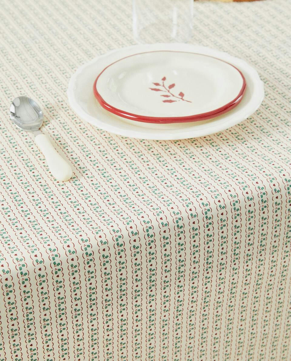 CHILDREN’S RESIN-COATED CHRISTMAS TABLECLOTH