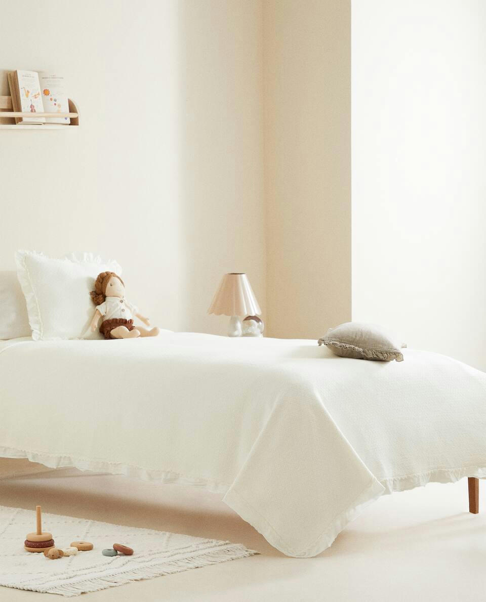 CHILDREN’S CROCHET JACQUARD BEDSPREAD