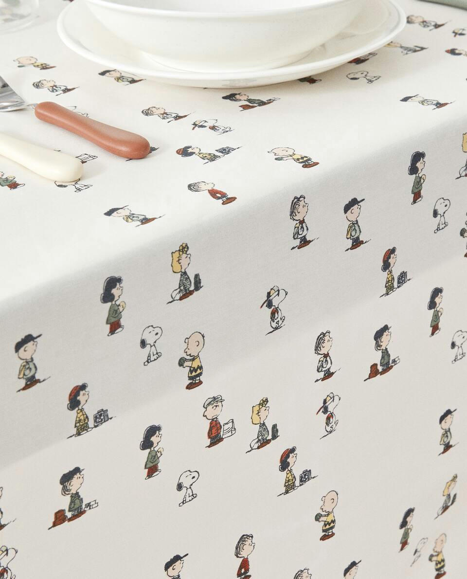 PEANUTS? RESIN/COATED TABLECLOTH