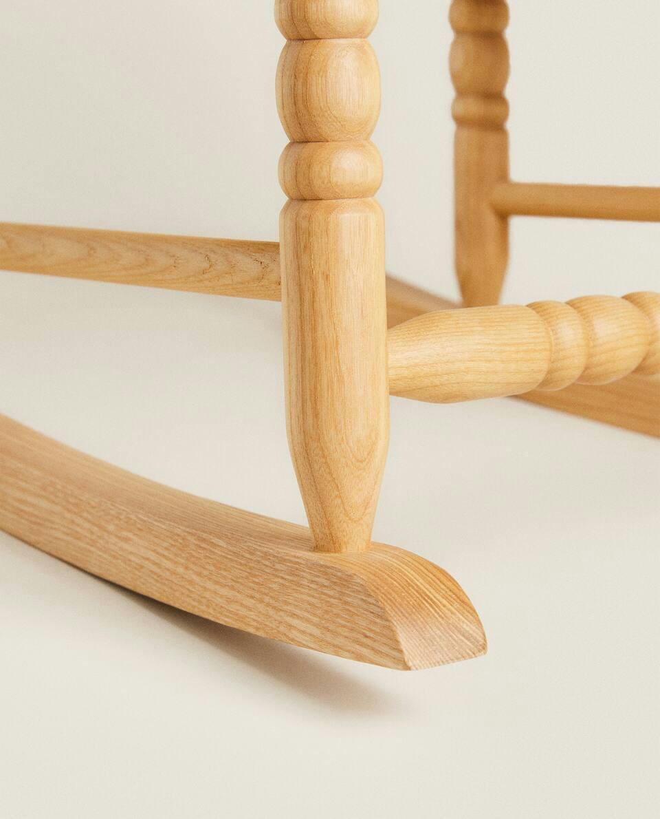 WOODEN ROCKING CHAIR