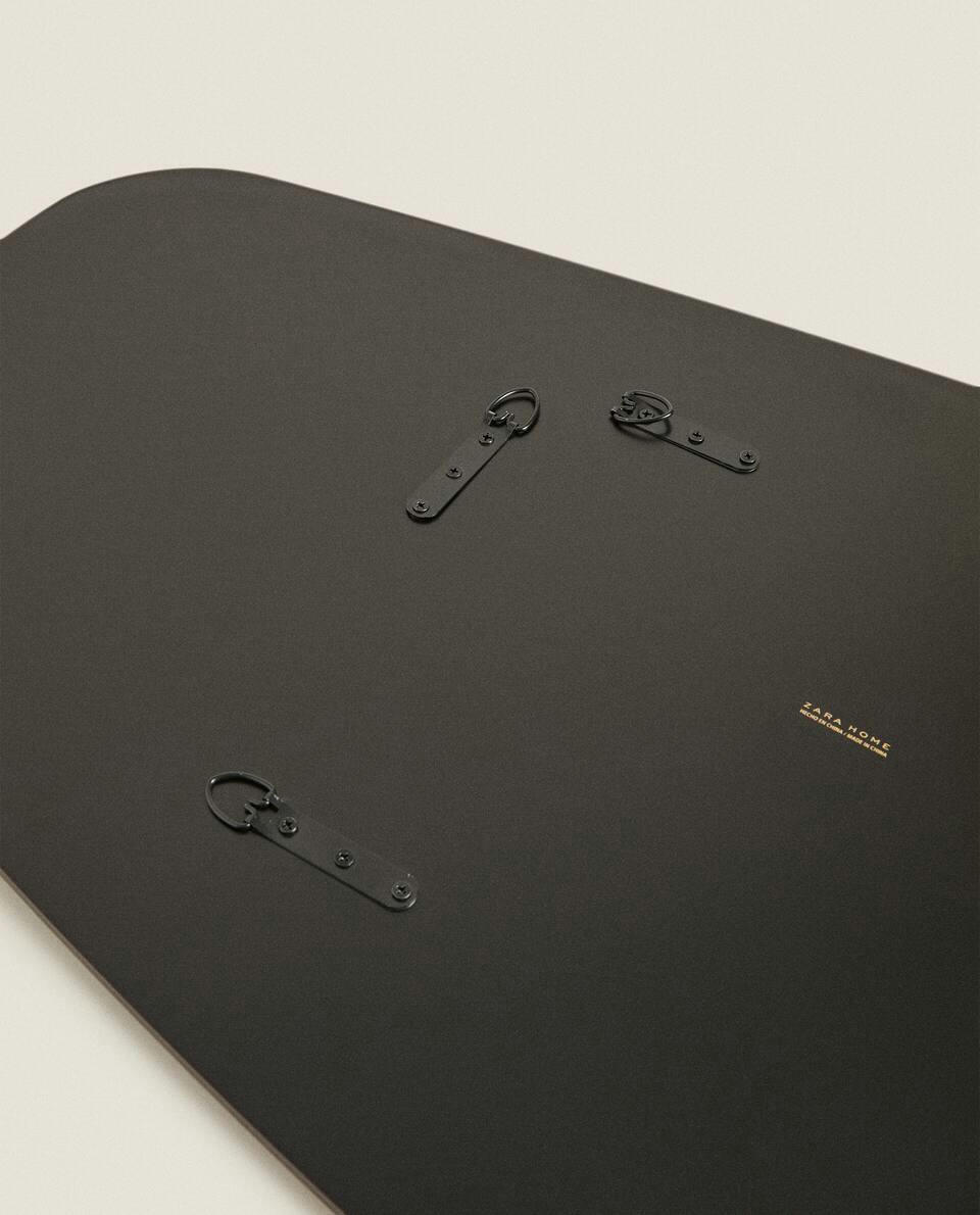 IRREGULAR-SHAPED MIRROR